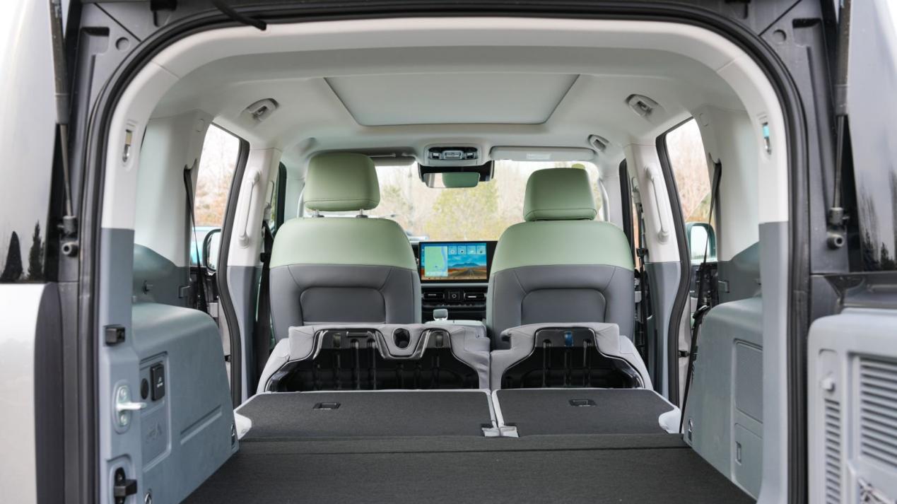 BJ40燃油藏不住的底气：非承载式车身，越野的“钢铁脊梁”