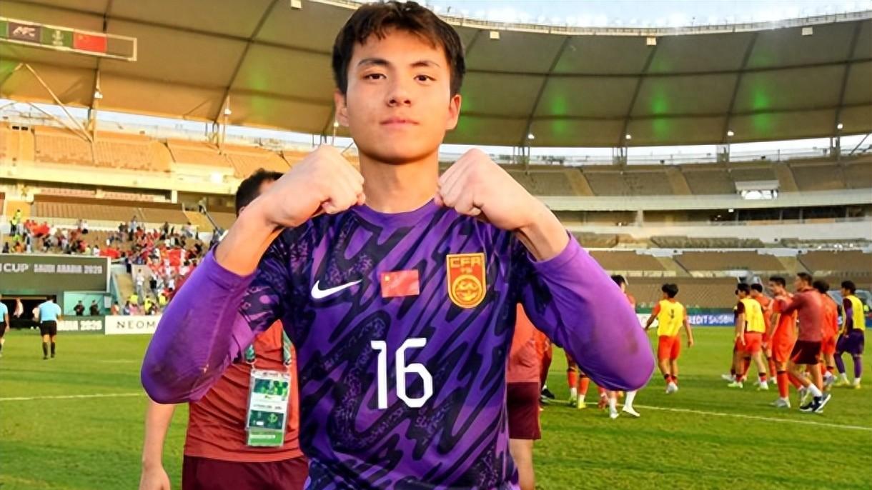 U23国足门神新赛季哪也不去，坚守青岛追随郑智！