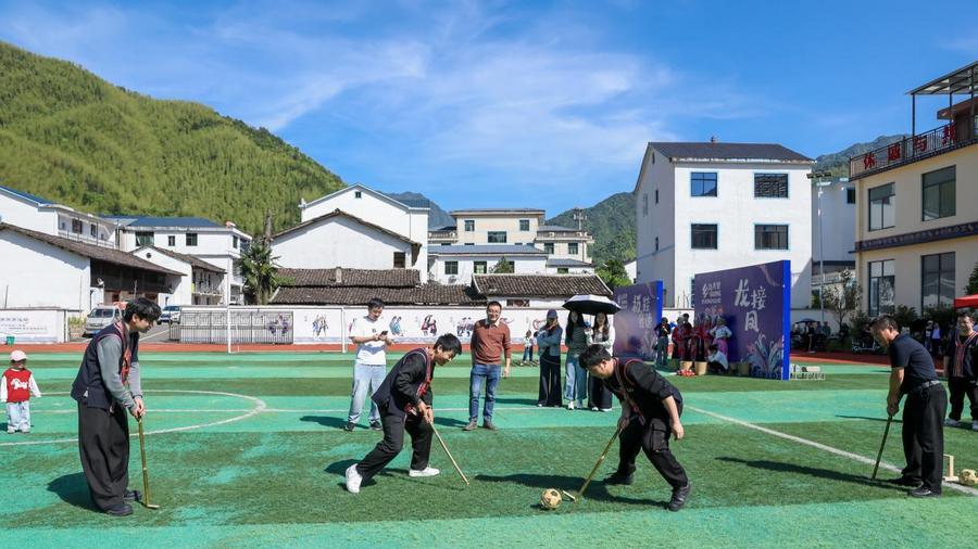 山哈欢歌满畲乡 铅山篁碧“三月三”绘就民族文化新画卷