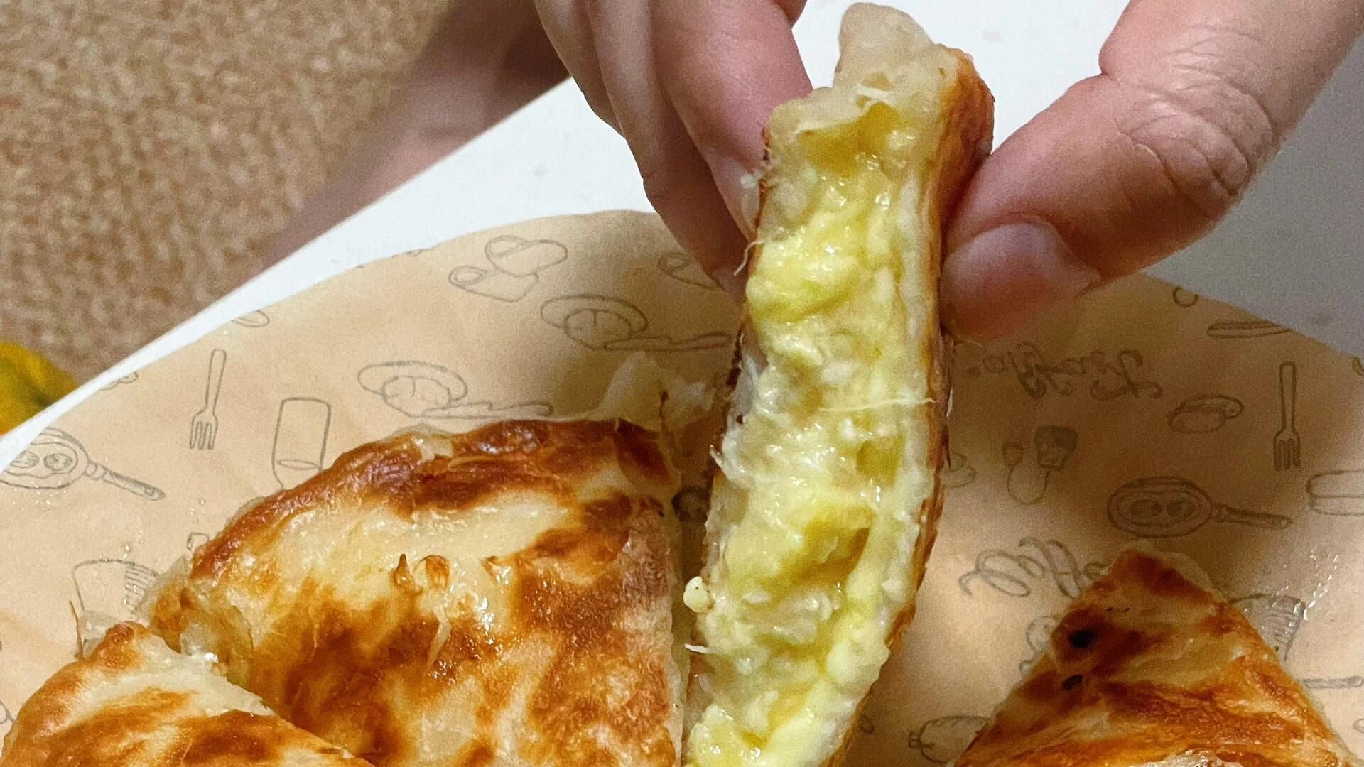 榴莲手抓饼：热乎乎的香甜，连续吃了三天还没腻