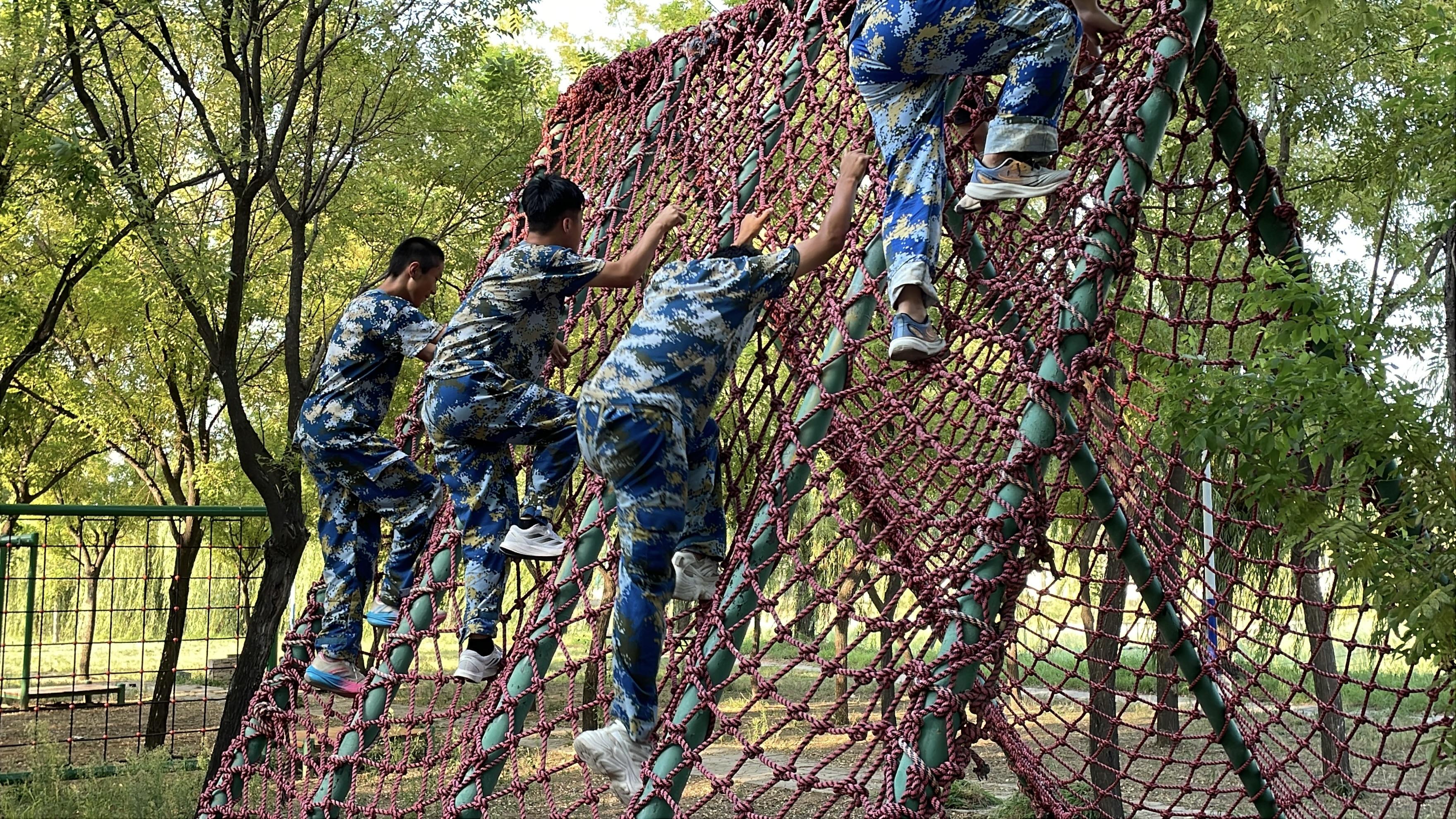 孩子叛逆、厌学、沉迷手机？别放弃！迈向阳光基地，用“军事+心理”重塑人生轨迹