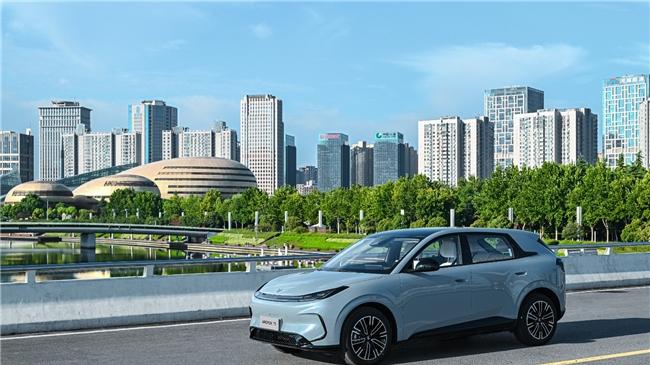 玫瑰金饰条+降解材料！极狐T16.88万起内饰细节揭秘