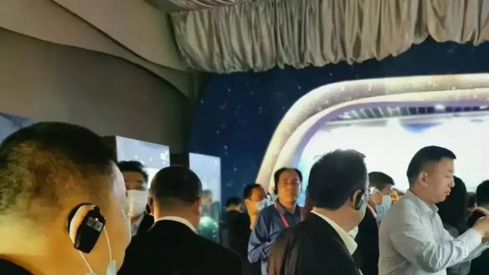 避坑指南｜无线导览器选对不踩雷！穹游超长续航全天用