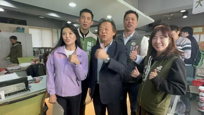 决战光明顶！绿三大派系初选登记，王世坚屡屡现身成“最强母鸡”