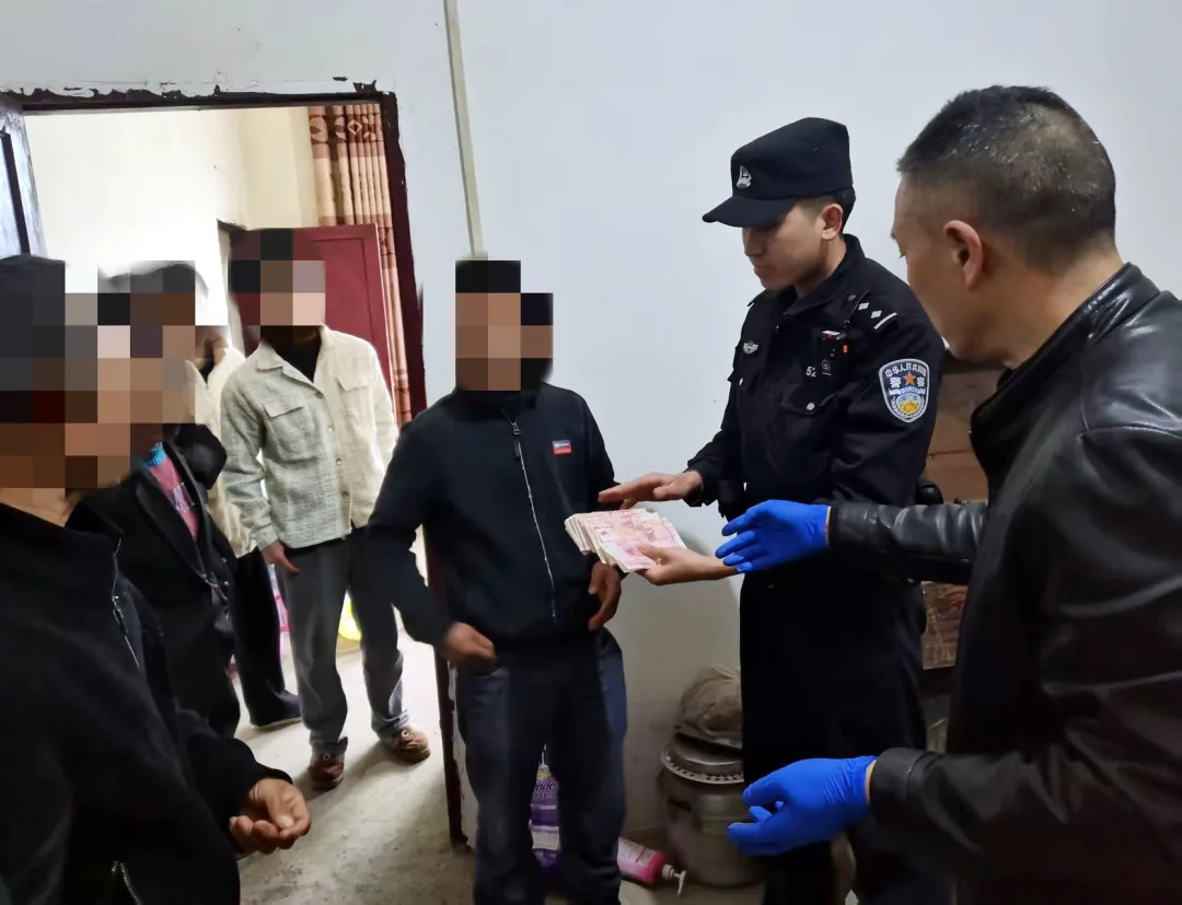 万元现金不慎“遗失”，民警火速找回