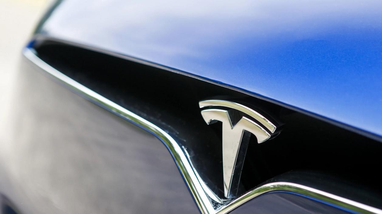 当全行业卷价格，极氪的“高价车”为何能成销冠？