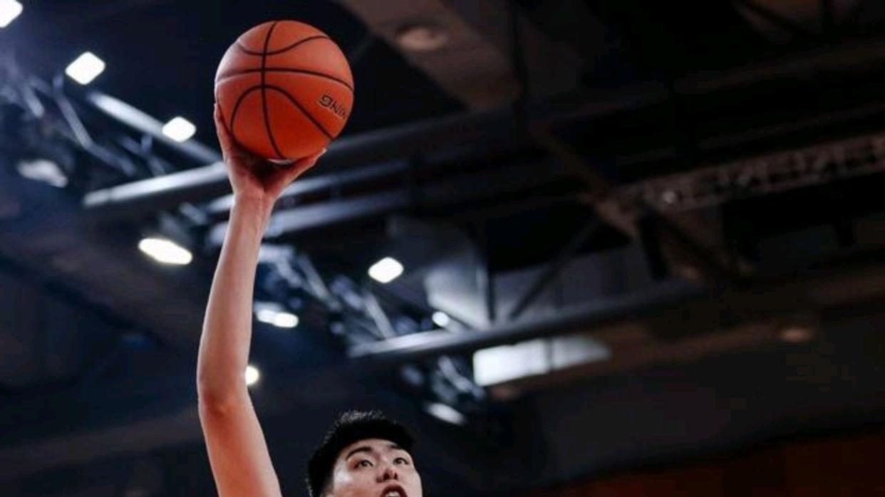 杨曦皓18分4板6帽 CBA常规赛福建92-85广州