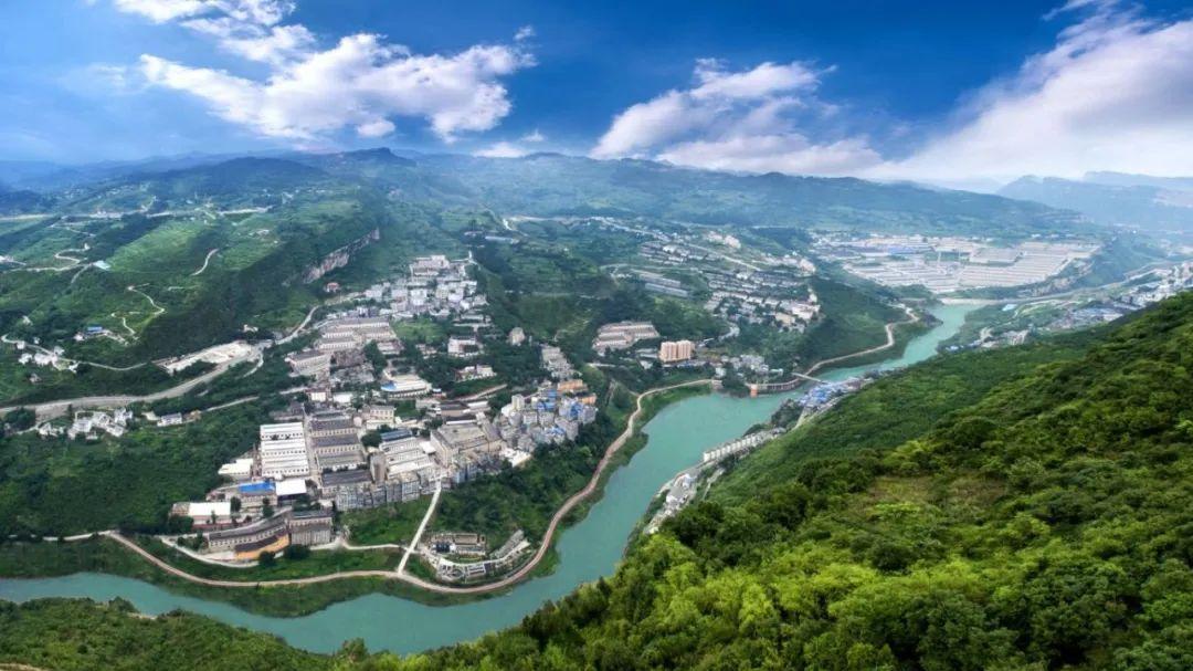 在茅台镇，我们为什么酿这盏酒？答案只有十二个字