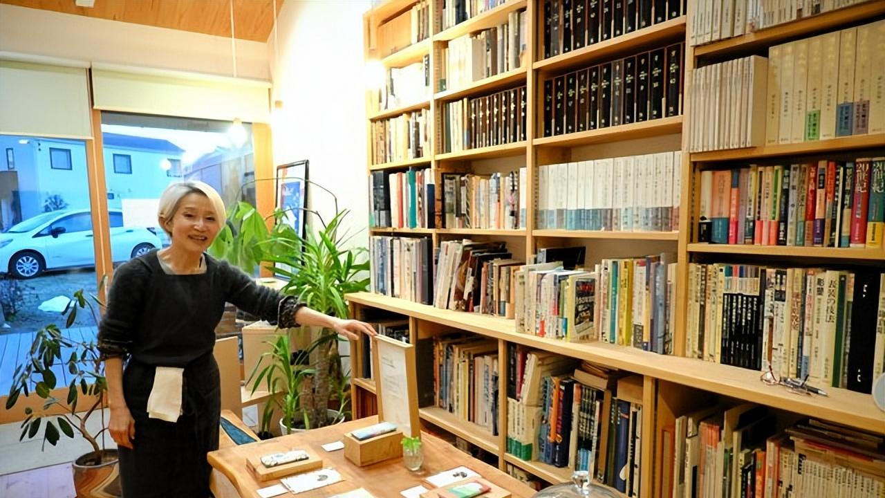 71岁大学生奶奶，一边写论文研究可可，一边卖手工巧克力养活热爱