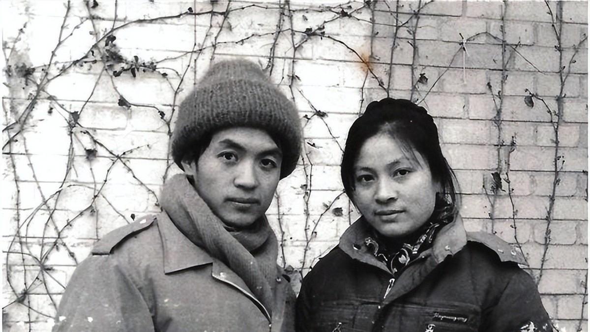 93年顾城杀妻后自尽，留下他极厌恶的儿子，如今活成他所愿的样子