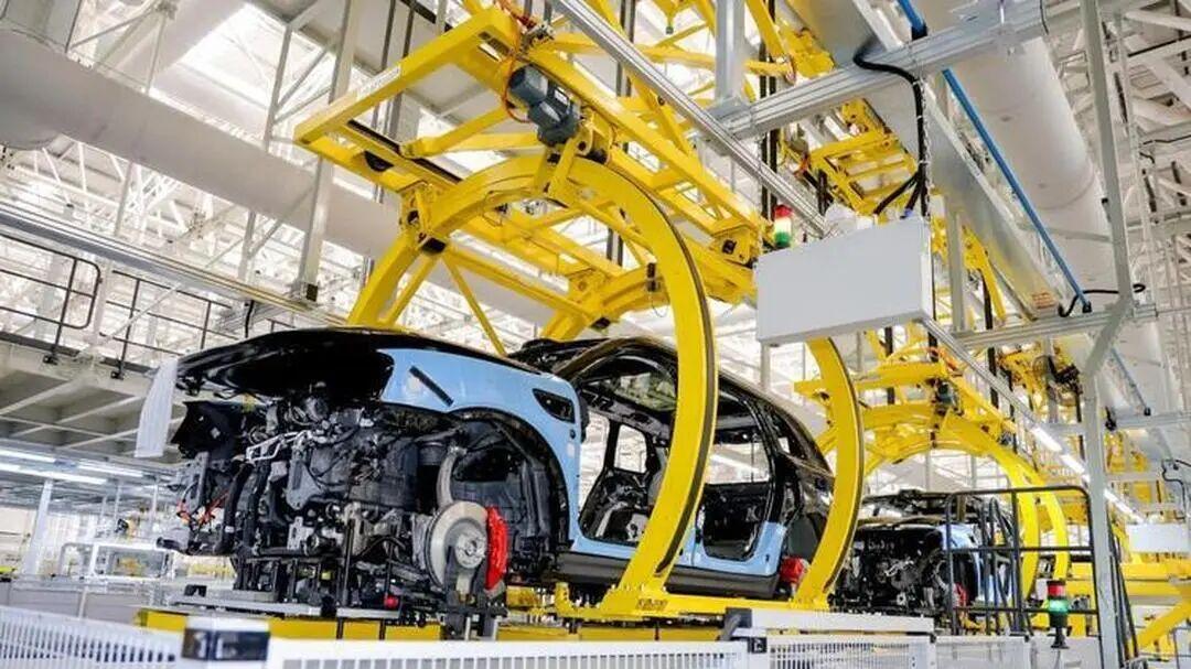 问界百万下线：高端新能源从“拼产品”走向“拼体系”