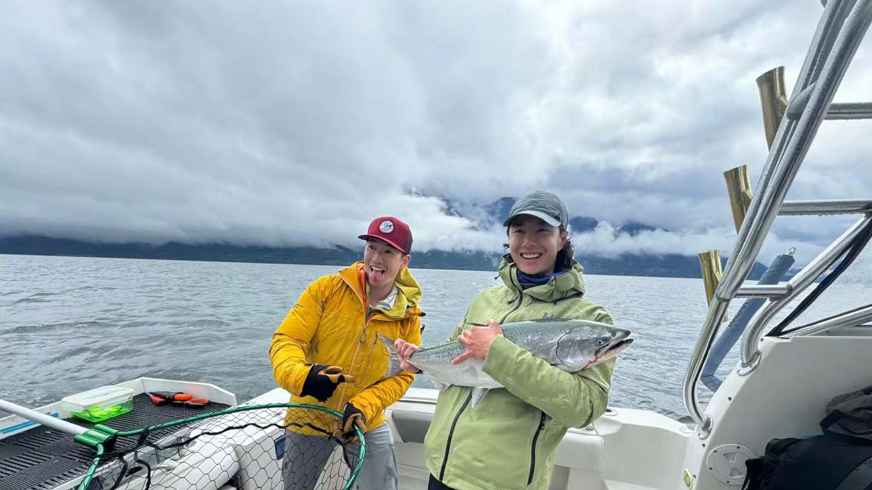 28岁的王一博表示结婚成家还很遥远，更喜欢现在真实的自己