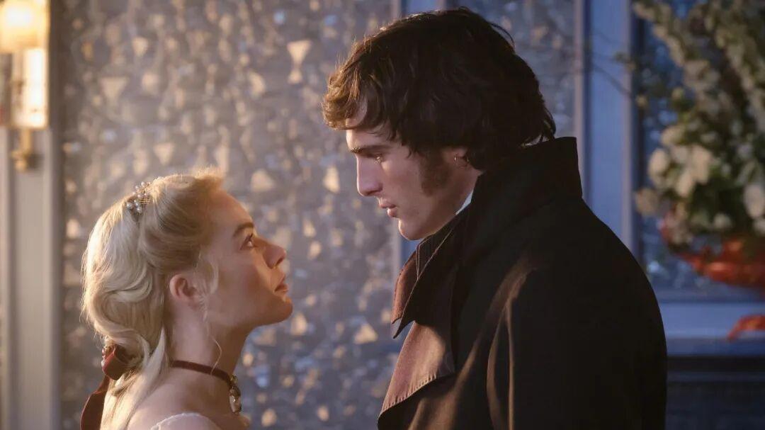 2026版《呼啸山庄》虽然拍出了爱之疯魔，但柔情的戏码被极端的剧情改编所掩盖