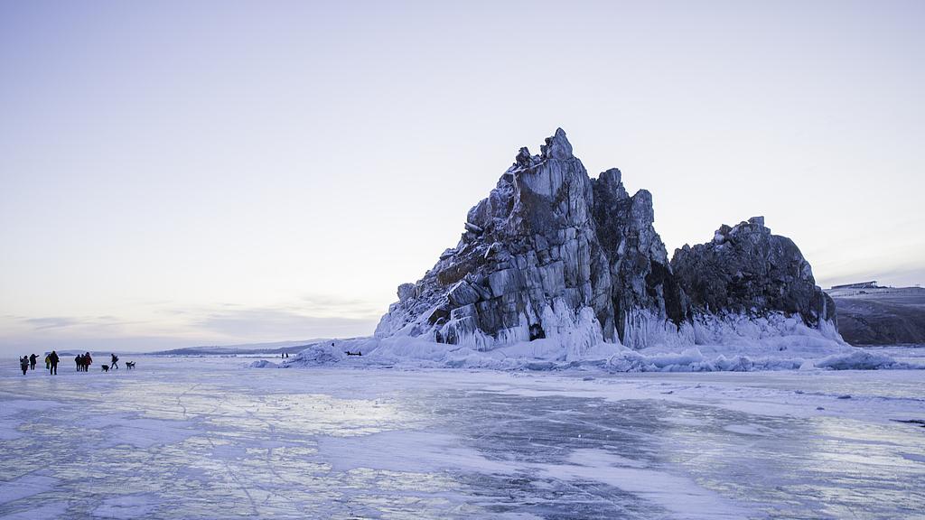 冰层1.5米厚，游客年年葬身湖底：贝加尔湖到底藏着什么秘密？