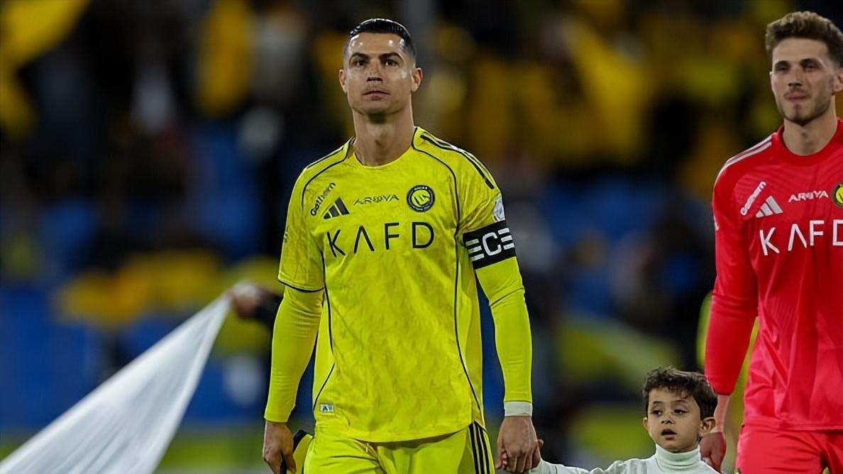 C罗真的在认真准备退役吗？收购了一家西班牙俱乐部25%的股份！