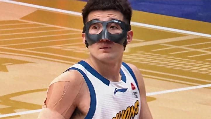 广厦102-79北控，七连胜坐稳榜首！