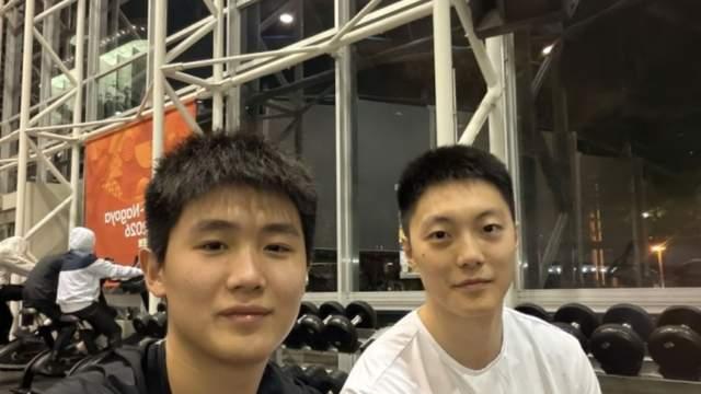 保持自律！李悦洲闪图与胡明轩、崔永熙加练，强度不错满头大汗