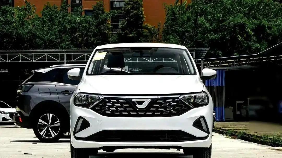 裸车价10万以内，值得买的3款车，配置丰富，爬坡有劲