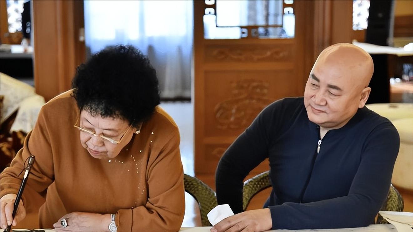 “唐僧”迟重瑞陪陈丽华35年，换百亿遗产？人心惟危，有人太恶心