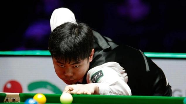 5-2！世界第一遭1分绝杀，中国00后创历史，特鲁姆普刚夺冠就被打回原形