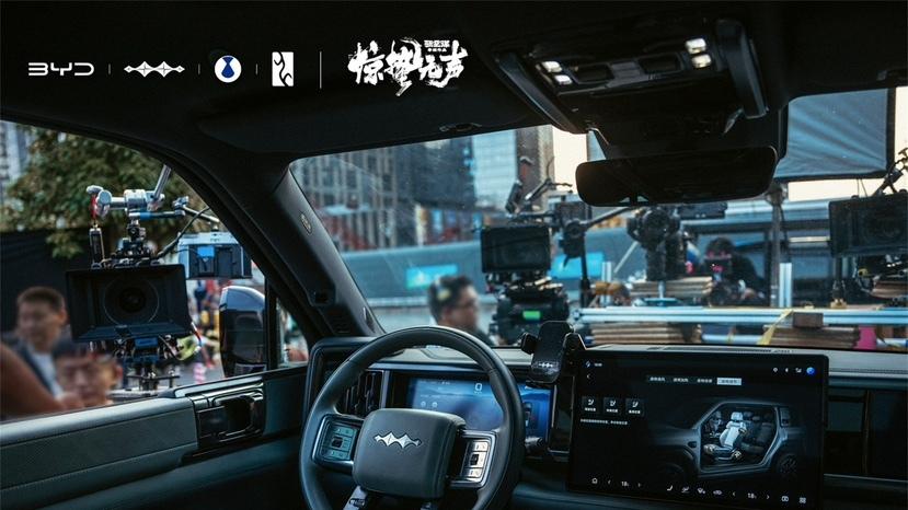 风向变了！腾势、方程豹化身特工座驾，007看了都想换车