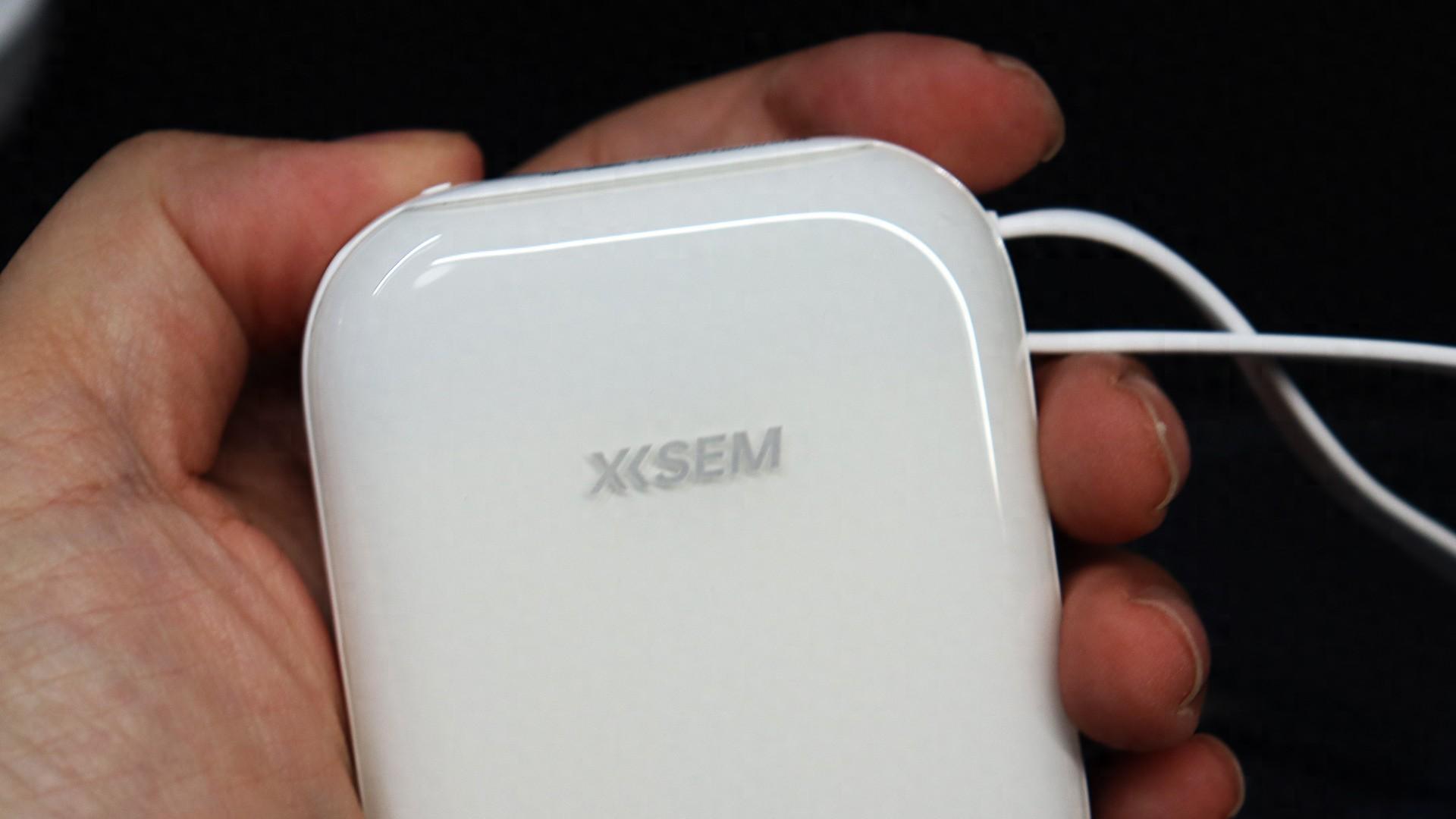 出差旅游告别充电焦虑！西圣 PB-S 自带线充电宝实测：便携好用