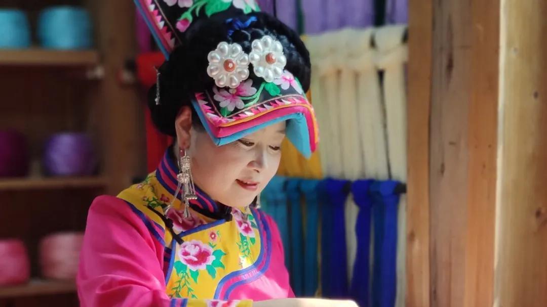 羌乡绣娘沈艳燕：从下岗女工到人民代表的“巧手”致富路