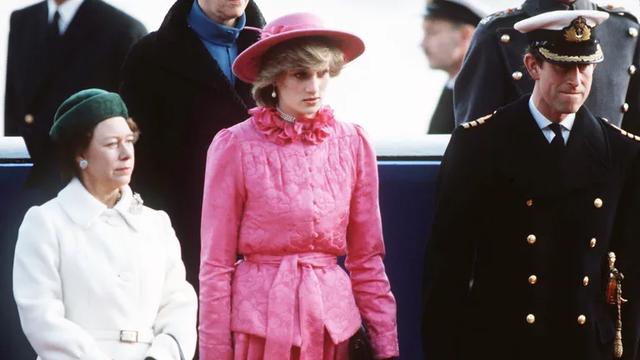 查尔斯姨妈爆料，一眼看穿查尔斯戴安娜婚姻问题，与自己如出一辙