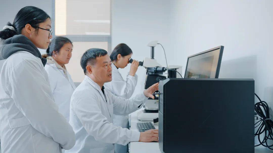 劳动之光耀春城丨“花痴博士”李淑斌：为月季装上硬核“中国芯”