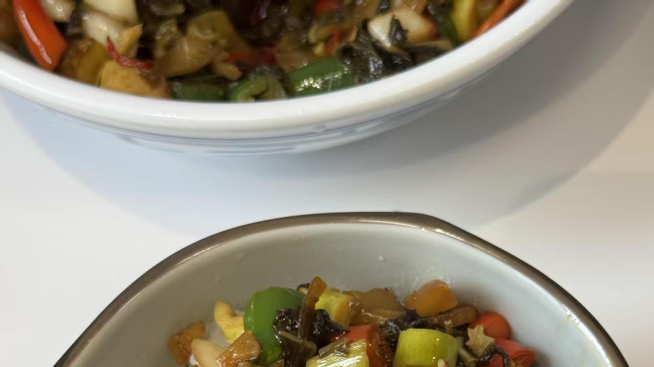 酸菜炒小笋：一口酸脆一口鲜，米饭杀手就是它，连挑食的人都能多吃两碗