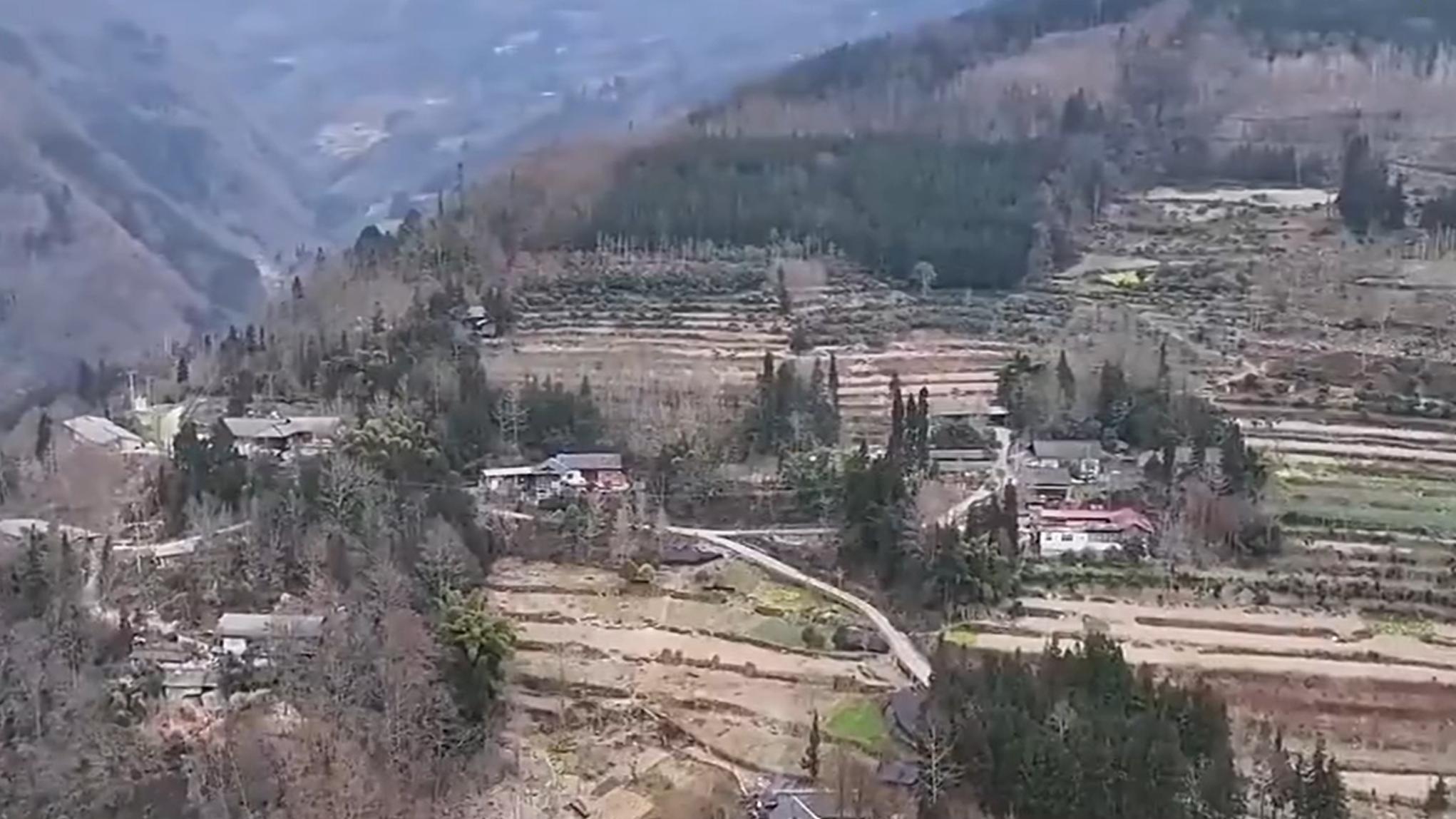 腊肠飞天！四川深山无人机运货爆火，村民：千斤蜂蜜一上午运完