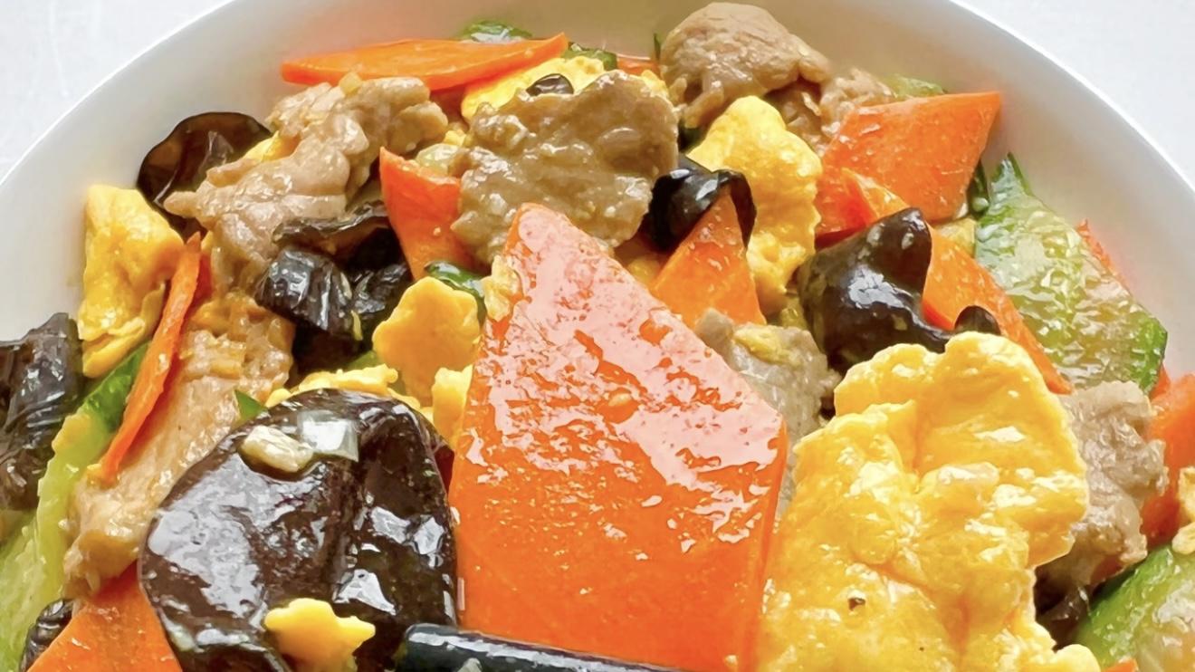 木须肉：当鸡蛋与木耳在锅里跳起圆舞曲