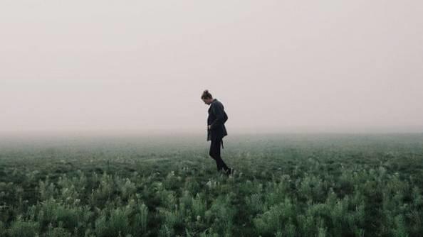 人若虚伪，一看便知：有这些举动的人，会算计你