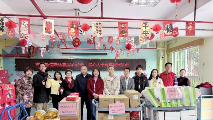 情暖敬老院 爱心传温情