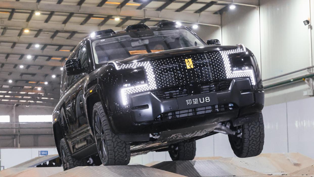 仰望U8以极致练兵场打磨极致越野性能，进口车败得不冤