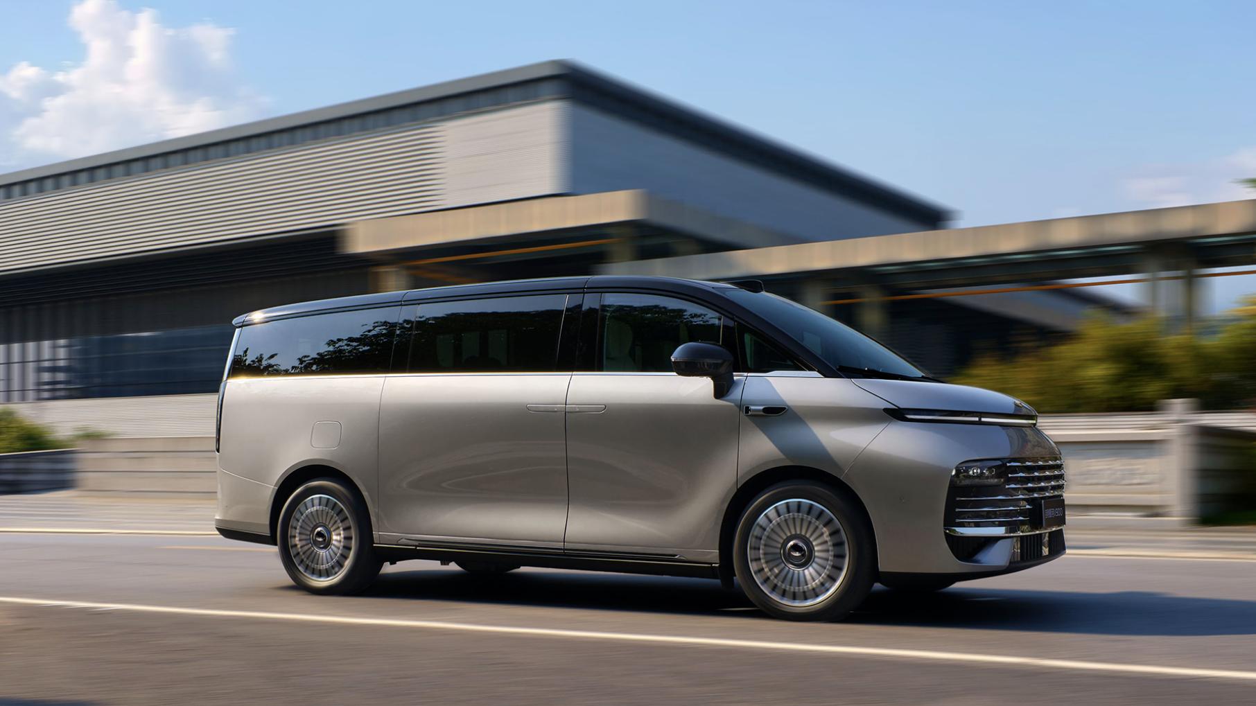 26.98万起颠覆高端MPV市场 吉利银河V900正式上市