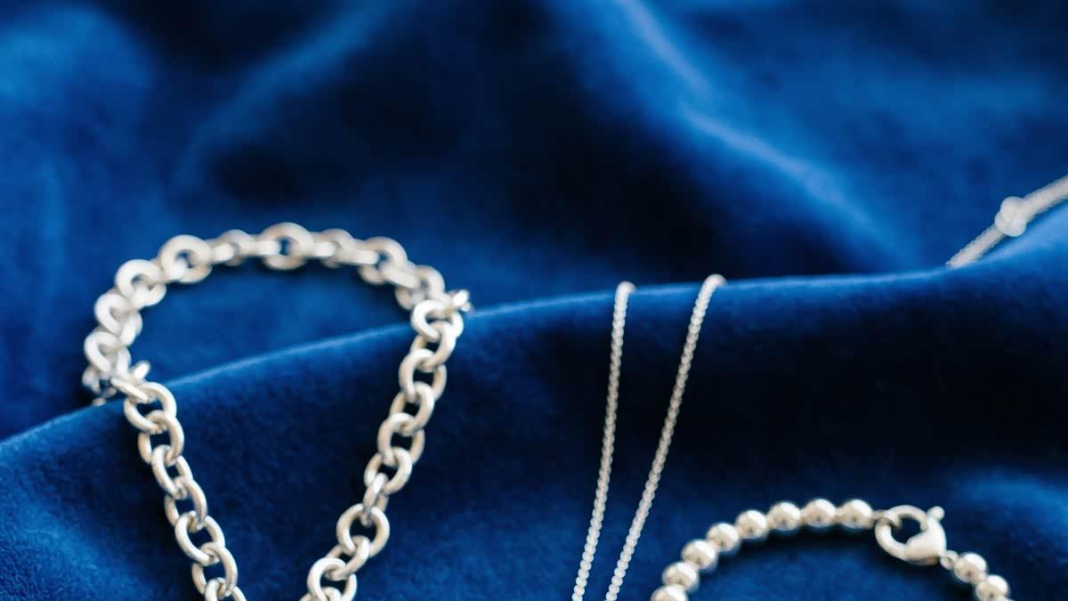 经典蓝色经久耐看，这台车用质感立足同级市场