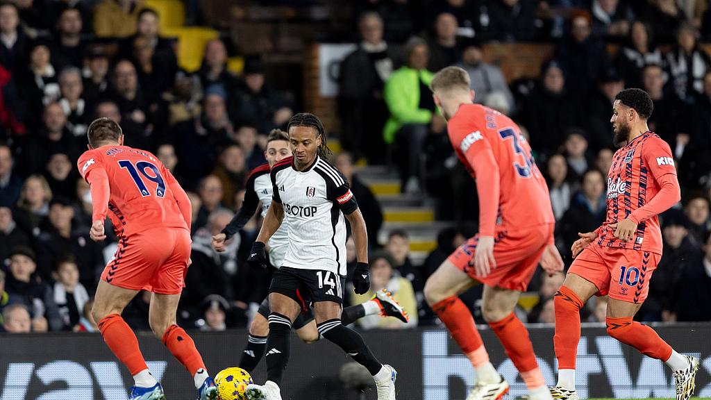 26027期：枪手擒黑马稳榜首，铁锤帮击溃红酒军团