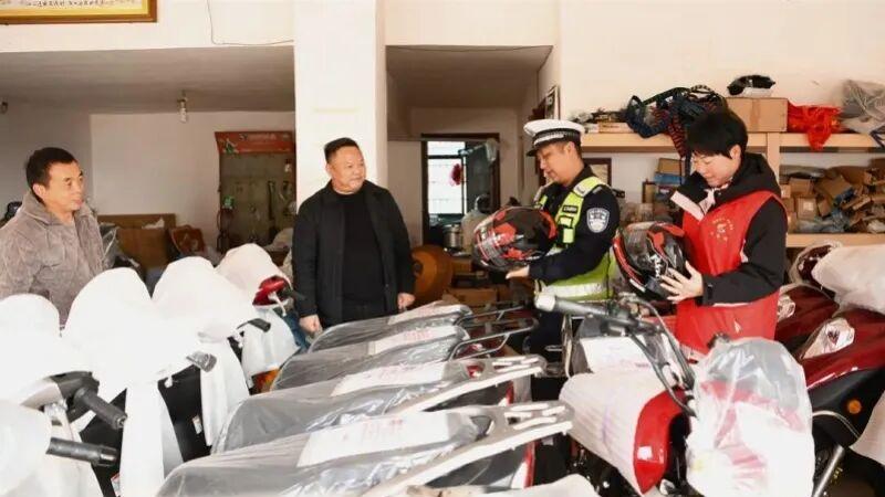 湖南拟“一刀切”禁摩托上高速引争议 商会建议分类管控取代全面禁止