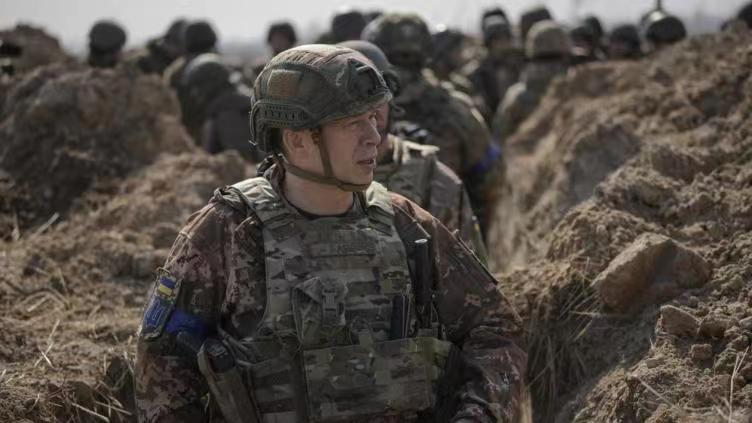 反无人机网大片倒塌，希尔斯基承认俄军正蓄力，乌军这次困难不小