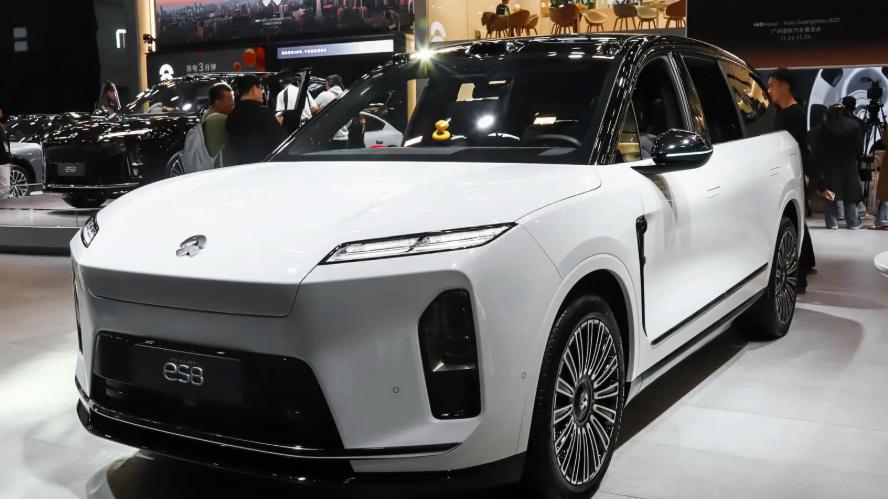 轴距3.25m，“纯电巨无霸”蔚来ES9，能和理想L9、问界M9竞争吗？