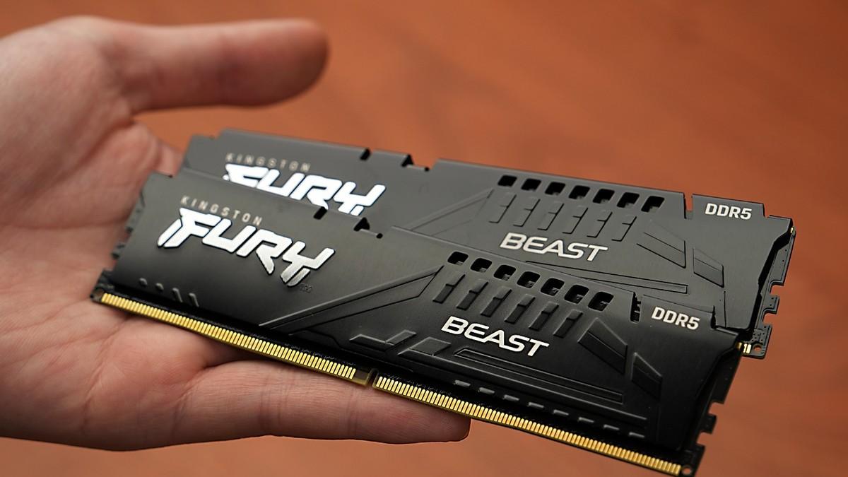 【真机实测】把硬盘丢进烤箱、让2.4吨SUV碾压，消费级存储产品真的这么“硬”？