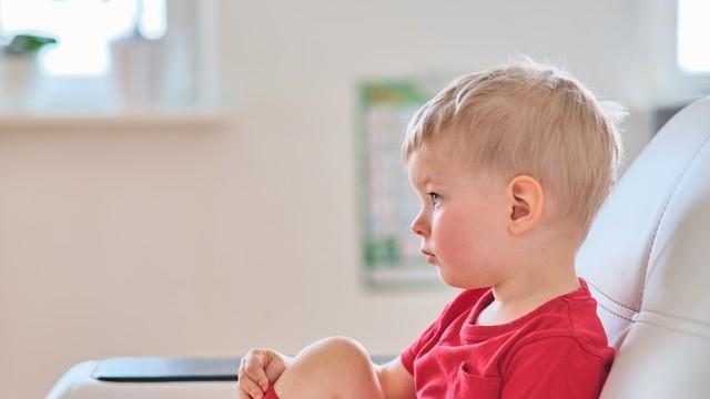 别让“电子奶嘴”与“高糖饮食”，偷走孩子的健康成长