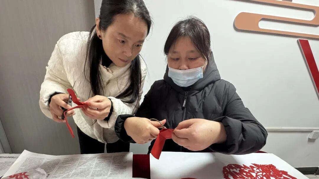 社区今儿个年味浓