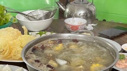 土鸡火锅咕嘟响，荆门山里的烟火气