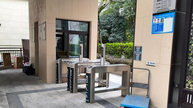 九成业主拒缴物业费，累计欠款2000万？重庆某豪宅物业陷入停摆