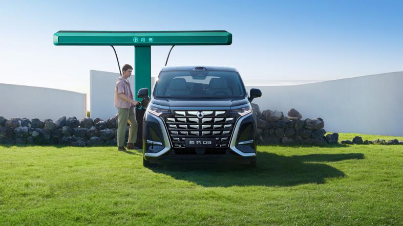 上市即交付！第二代腾势D9售价35.98万—46.97万元