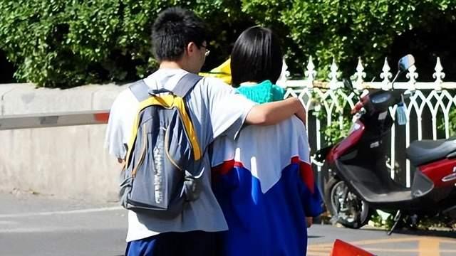 为什么孩子被毁，往往在初中