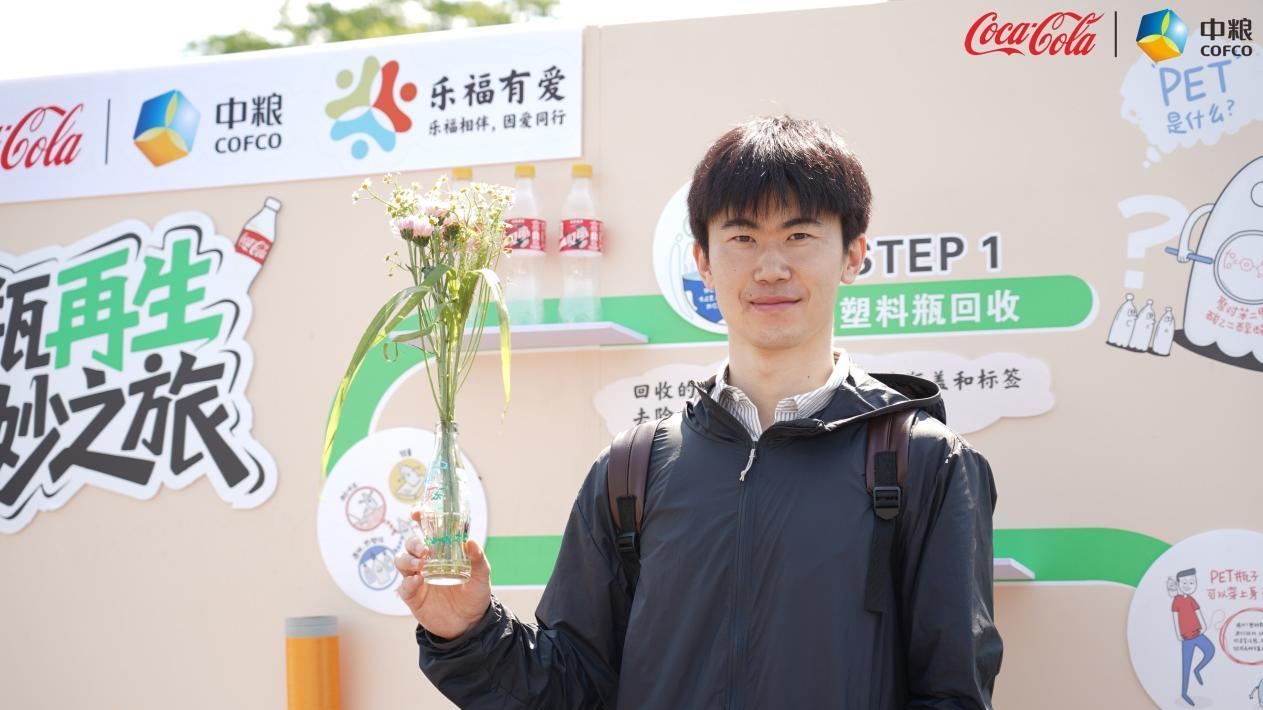 中粮可口可乐华中公司助力生态科普，废瓶碎布“重生”环保艺术品
