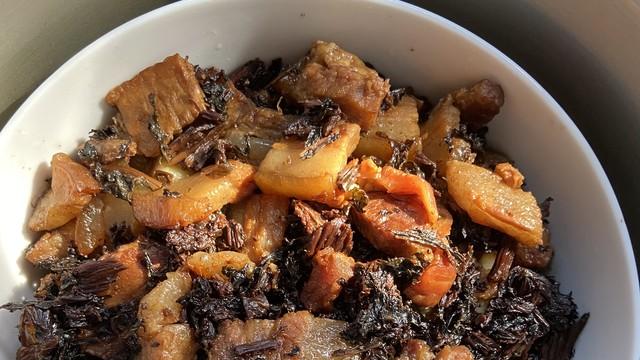 冬天，碰到这菜别手软，买10斤晒干储存着，过年炖肉吃，特别香！